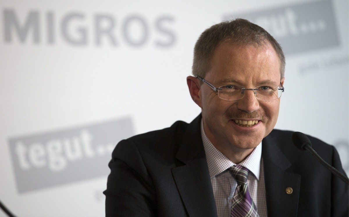 Joerg Blunschi, Geschaeftsleiter der Genossenschaft Migros Zuerich, bei der Medienkonferenz der Genossenschaft Migros Zuerich, wo die Uebernahme des Handelsgeschaefts der tegut kommuniziert wurde, am  ...