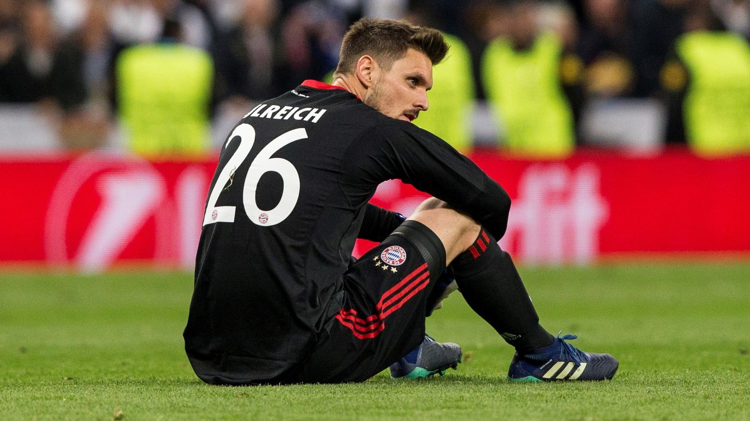 epa06705485 Bayern Munich&#039;s goalkeeper Sven Ulreich reacts after the UEFA Champions League semi finals second leg match between Real Madrid and Bayern Munich at Santiago Bernabeu stadium in Madri ...