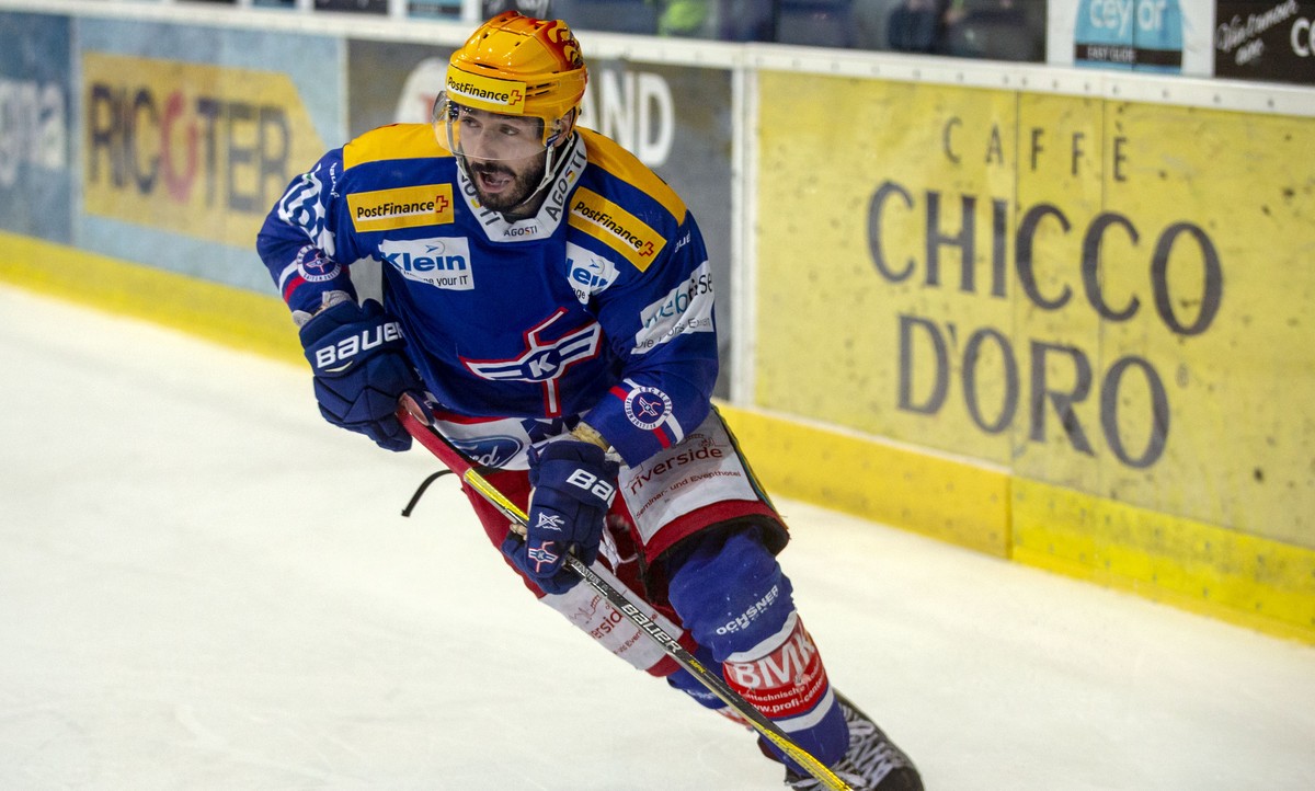 EHC Kloten Stuermer Denis Hollenstein im fuenften Eishockey Spiel der Ligaqualifikation der National League zwischen dem EHC Kloten und dem SC Rapperswil-Jona Lakers am Samstag, 21. April 2018, in Klo ...