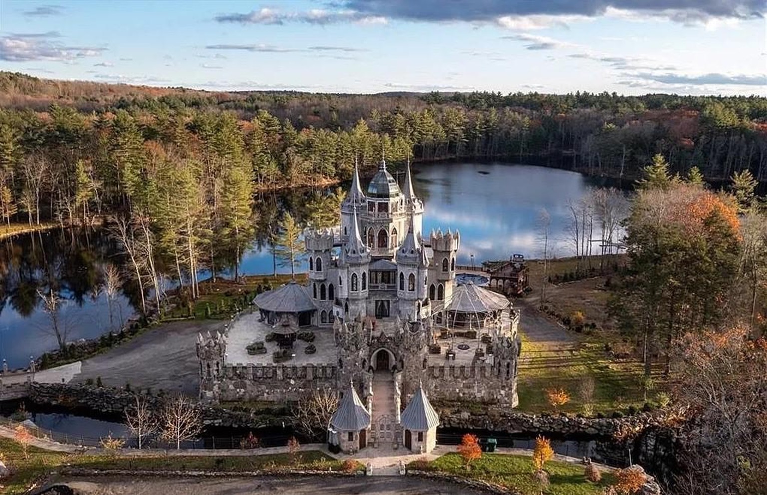 Crazy Castle für 60 millionen in Connecticut USA https://www.zillow.com/homedetails/450-Brickyard-Rd-Woodstock-CT-06281/58124274_zpid/?