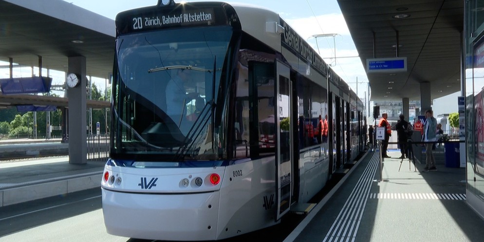 Ab Sonntag, 11. Dezember 2022, verbindet die neue Limmattal Bahn als Linie 20 Zürich Altstetten mit Killwangen-Spreitenbach. Am Dienstag stellte die Betreiberin Aargau Verkehr die neuen Fahrzeuge vor.