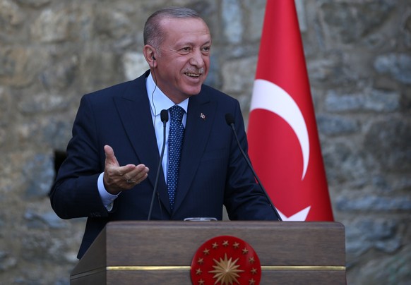 epa09526916 Turkish President Recep Tayyip Erdogan and German Chancellor Angela Merkel (not in picture) speak during a press conference after thier meeting at the Huber mansion in Istanbul, Turkey, 16 ...