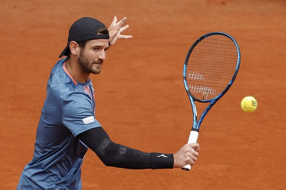 epa10598197 Italian Andrea Vavassori in action during his men&#039;s singles match against Daniil Medvedev of Russia at the Madrid Open tennis tournament in Madrid, Spain, 29 April 2023. EPA/Chema Moy ...