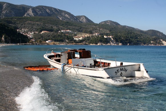 Leeres Flüchtlingsboot vor der Insel Samos im Januar 2016.