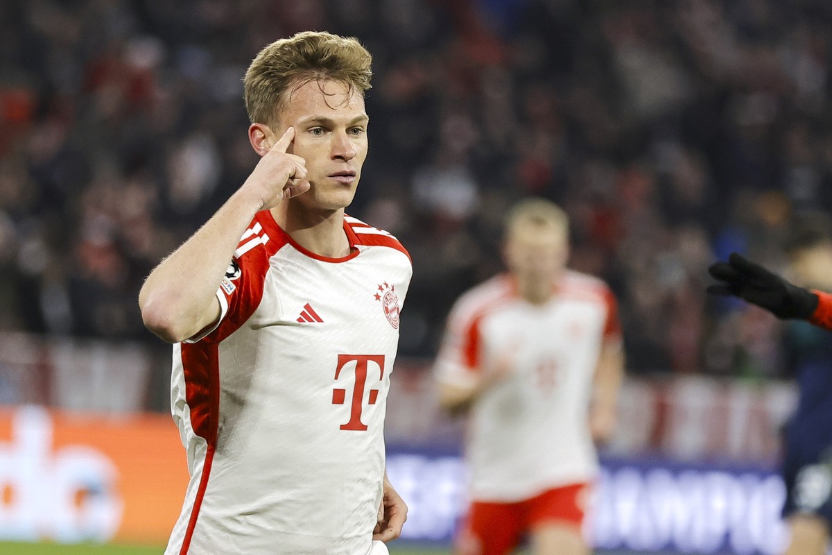 epa11285373 Munich's Joshua Kimmich celebrates after scoring 1-0 during the UEFA Champions League quarter final, 2nd leg match between Bayern Munich and Arsenal in Munich, Germany, 17 April 2024. ...