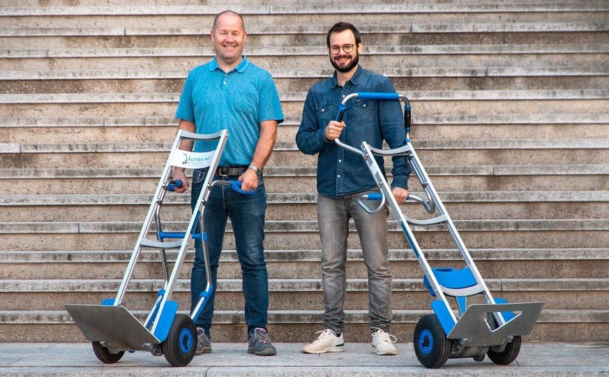 Pascal Kuttelwascher und sein Vater Markus, Inhaber der Kuttex Transportgeräte AG.