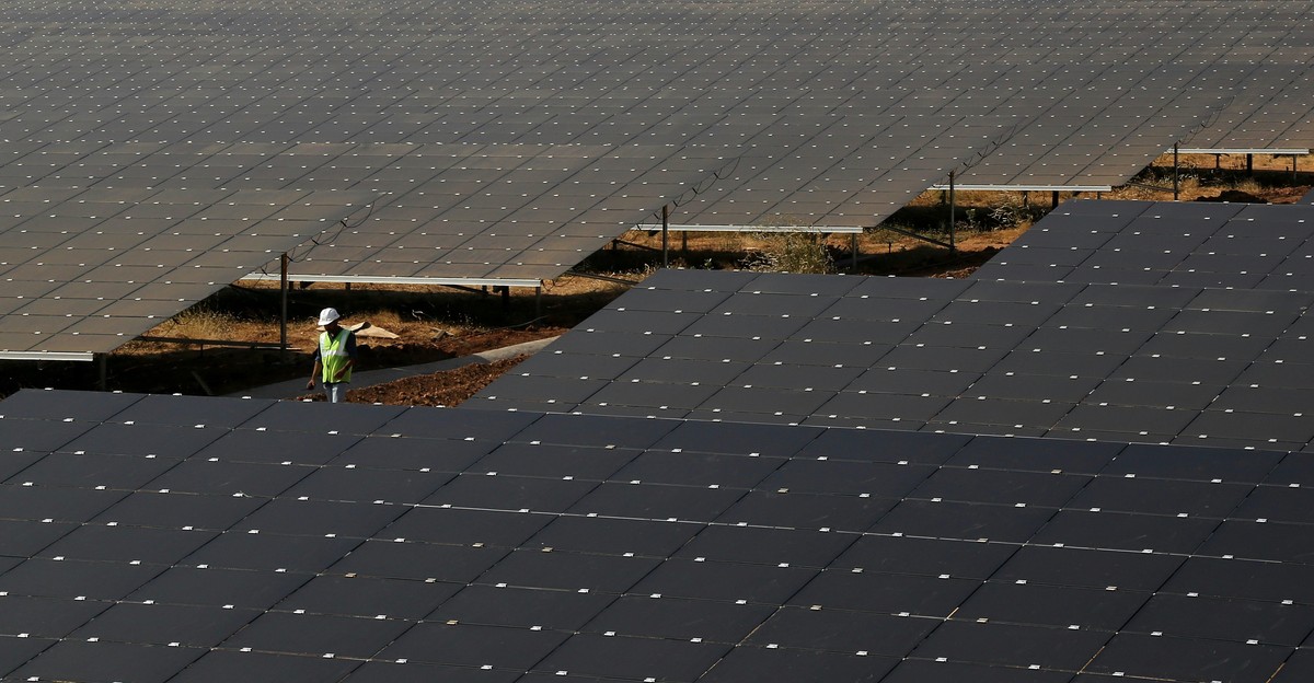 epa06572569 A general view showing the solar panels power project at 'Shakti Sthala', at Pavagada taluk, Tumkur district around 170km north of Bangalore, India, 01 March 2018. The first phas ...