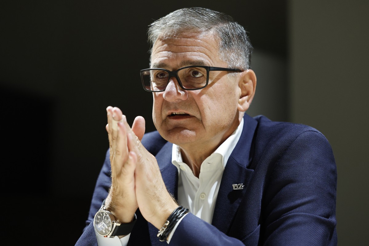 Marc Luethi, CEO SCB, spricht waehrend der Saison-Medienkonferenz des SCB, am Montag, 26. August 2024. (KEYSTONE/Peter Klaunzer)