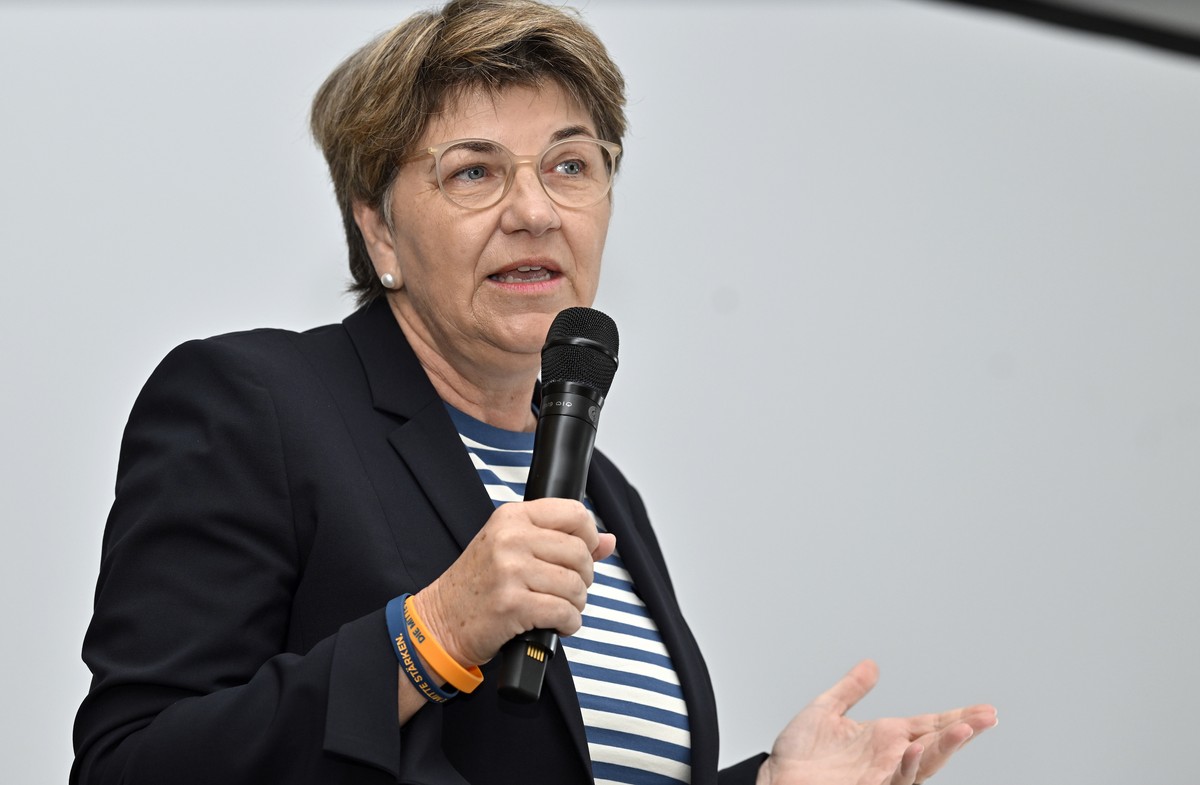 Bundesraetin Viola Amherd spricht an der Wahlveranstaltung Die Mitte Frauen Schweiz an im Seemuseum in Kreuzlingen am Samstag, 29. April 2023. (KEYSTONE/Walter Bieri)