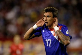 Mario Mandzukic ist trotz seiner Sperre zum WM-Beginn gegen die Schweiz dabei.