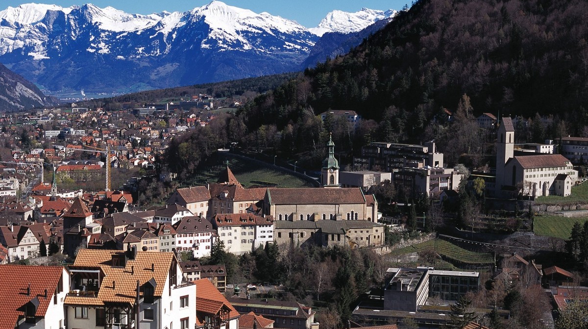 Die Altstadt von Chur mit der Kathedrale und dem Bischofssitz, aufgenommen im April 2001. Die Kathedrale Chur, Bischofskirche des Bistums Chur, soll erstmals seit ueber 70 Jahren umfassend restauriert ...