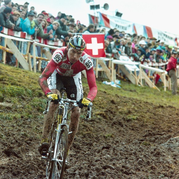 Dieter Runkel am 29. Januar 1995 in Aktion bei der Rad Quer-Weltmeisterschaft in Eschenbach, Kanton St. Gallen. Runkel gewinnt das Rennen und wird Weltmeister. (KEYSTONE/Str)