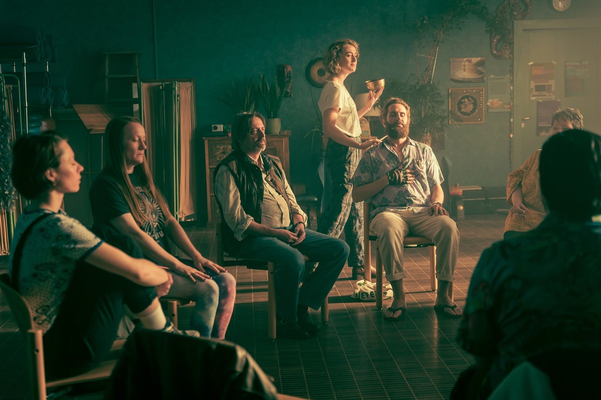 Tschugger
Staffel 3
2023
Regie: David Constantin, Johannes Bachmann
Drehbuch: David Constantin, Johannes Bachmann, Jelena Vujović, Fiona Schreier, Pascal Glatz, Christian Wehrlin 
Produktion: Shining  ...