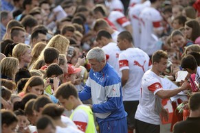 Grossandrang beim letzten öffentlichen Training in Freienbach – auch der St.Jakob-Park wird am Montag voll.