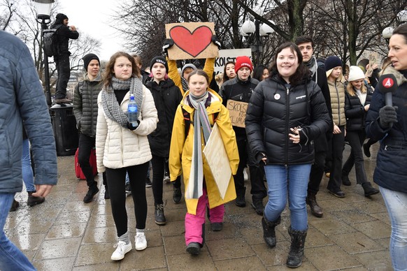epa07438987 Activist Greta Thunberg (C) and her sister Beata Thunberg (L) take part in students demonstration against climate change during a Friday Global Climate Strike in central Stockholm, Sweden, ...