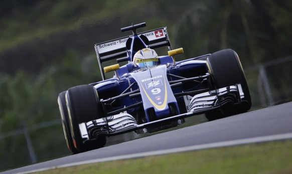 epa05565121 Swedish Formula One driver Marcus Ericsson of Sauber F1 Team in action during the qualifying session for the Malaysian Formula One Grand Prix in Sepang, Malaysia, 1 October 2016. The 2016  ...