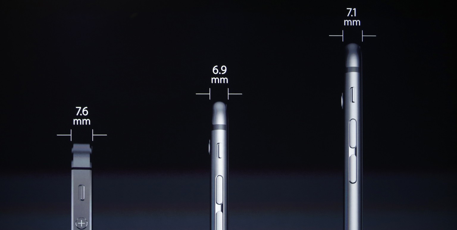 Das iPhone 5S (links) neben den beiden dünneren neuen.