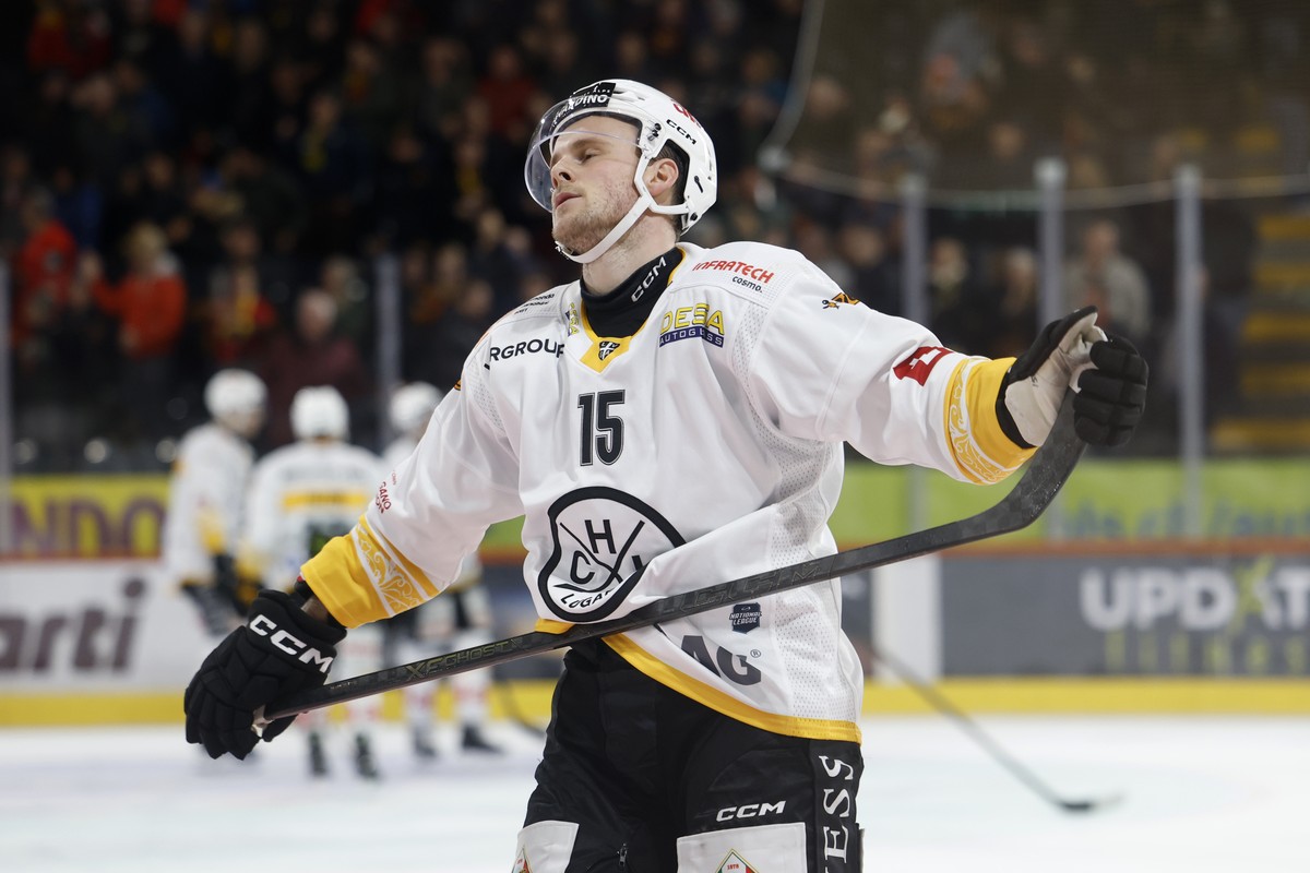 Olle Lycksell (HCL) nach der Niederlage im Eishockey Meisterschaftsspiel der National League zwischen dem SC Bern und dem HC Lugano, am Sonntag, 25. Oktober 2026 in der PostFinance Arena in Bern. (KEY ...