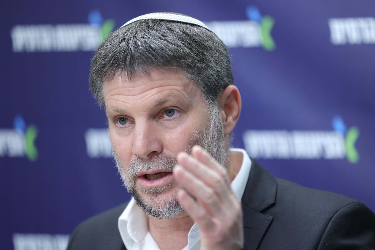 epa13056709 Israeli Finance Minister and leader of the Religious Zionist Party, Bezalel Smotrich, delivers an address during his weekly party faction meeting at the Knesset, the Israeli parliament, in ...