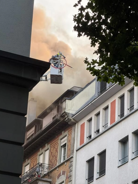Die Feuerwehr hat den Brand noch am Abend unter Kontrolle gebracht.
