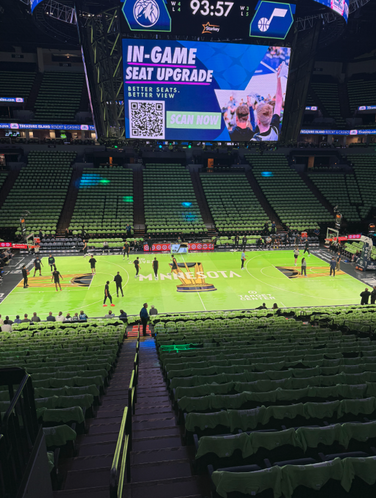 Le parquet des Minnesota Timberwolves, vu des tribunes.
