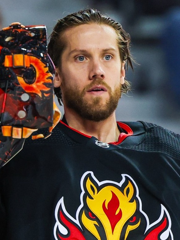 NHL, Eishockey Herren, USA Vancouver Canucks at Calgary Flames Dec 2, 2023 Calgary, Alberta, CAN Calgary Flames goaltender Jacob Markstrom 25 during the first period against the Vancouver Canucks at S ...