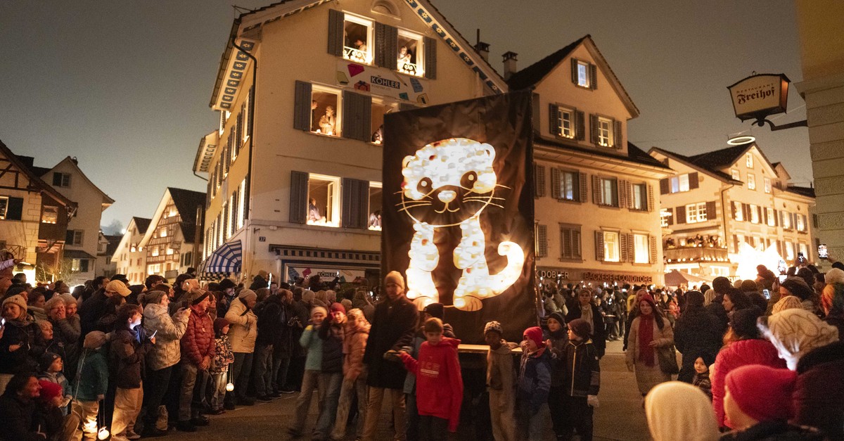 tausende-r-beliechtli-erleuchten-die-nacht-in-richterswil-zh