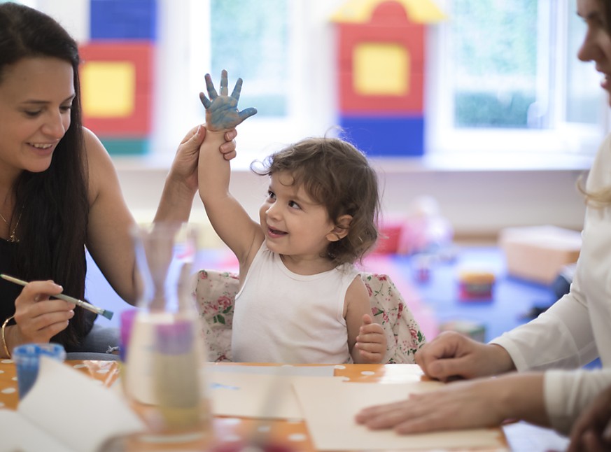 Malen und Singen schon vor dem Kindergarten: Die Schweizer Städteinitiativen fordern, dass alle Kleinkinder in der Schweiz gleich gefördert werden können - egal in welchem Ort sie leben.