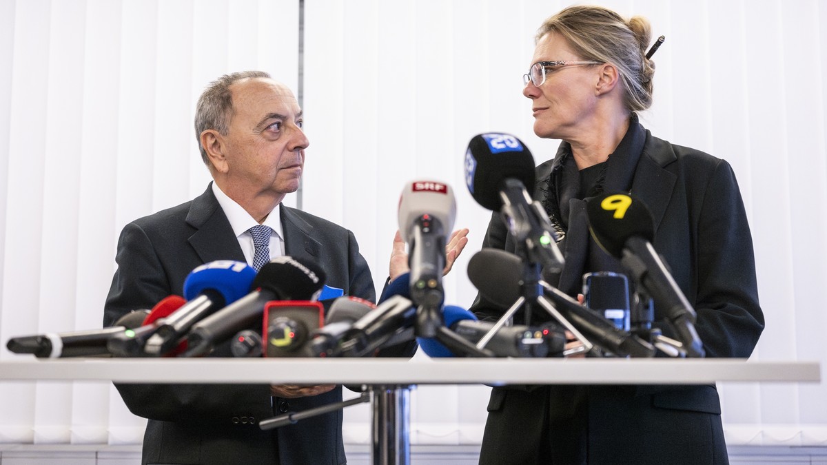 epa12758321 Beatrice Pilloud (R), Attorney General of the Canton of Valais, and Francesco Lo Voi (L), Chief Prosecutor of Rome, have a word before speaking to the media after their meeting between pro ...