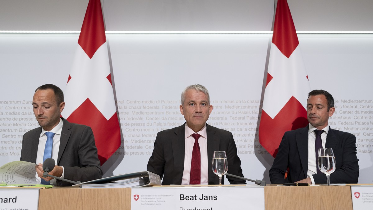 Beat Jans: Notrufnummer 142 für häusliche Gewalt geht am 1. Mai in Betrieb