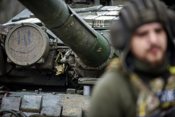 epaselect epa10413476 A Ukrainian soldier stands beside a T-72 tank in the Donetsk region, eastern Ukraine, 18 January 2023. Britain?s defence secretary Ben Wallace confirmed on Monday that the UK wou ...