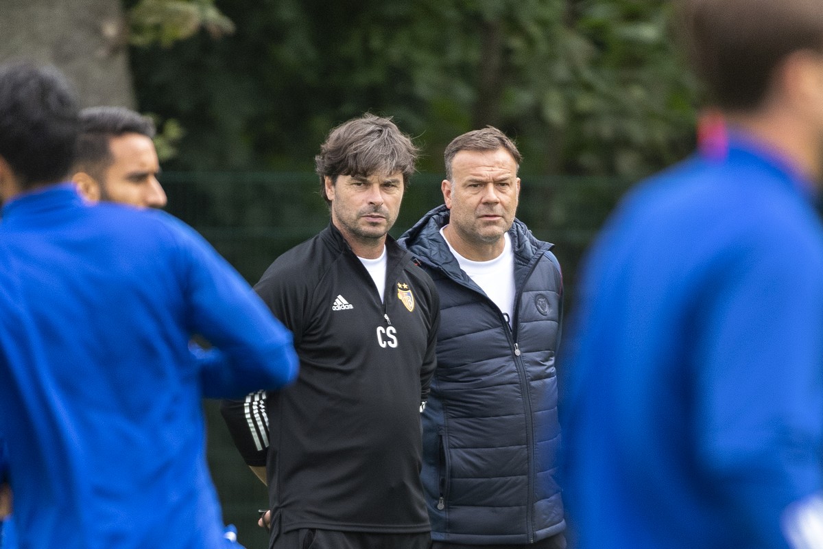 FC Basel's head coach Ciriaco Sforza, left, and assistant coach Patrick Rahmen, right, during a training session the day before the UEFA Europa League third qualifying round soccer match between  ...