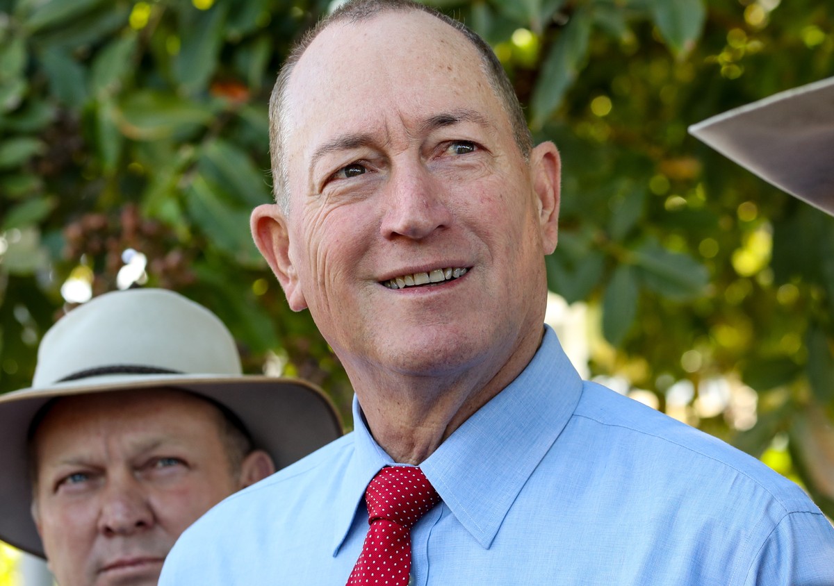 epa06787321 Australian Senator Fraser Anning (C) speaks to the media during a press conference in Cairns, Queensland, Australia, 05 June 2018. Bob Katter's political party has recruited former On ...