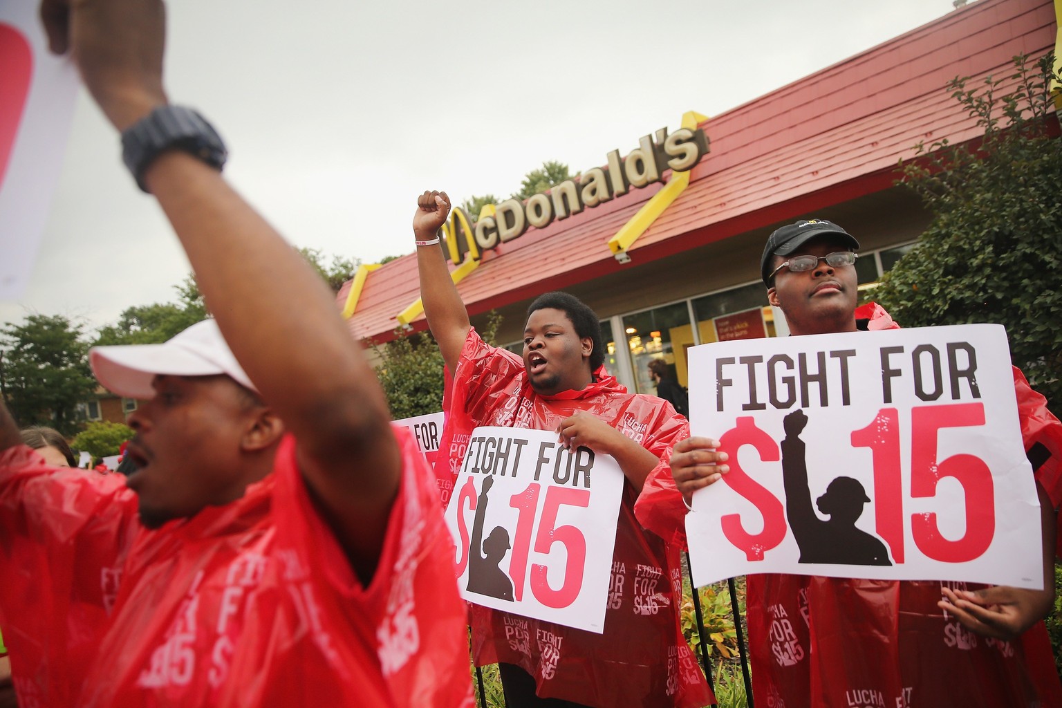 Proteste vor McDonalds.