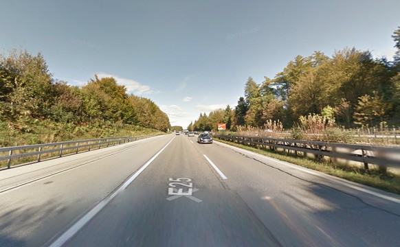 Die Autobahn A1 bei Kernenried.