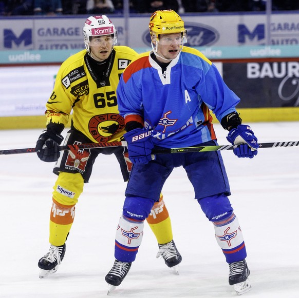SC Bern Verteidiger Ramon Untersander gegen EHC Kloten PostFinance Top Scorer Miro Aaltonen waehrend dem Eishockey-Meisterschaftsspiel der National League zwischen den Teams EHC Kloten und SC Bern am  ...