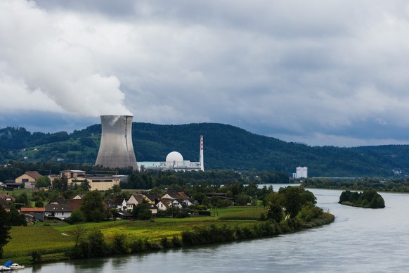 ARCHIV - 15.09.2022, Baden-W�rttemberg, Waldshut-Tiengen: Das Atomkraftwerk Leibstadt im gleichnamigen Ort im Kanton Aargau ist vom deutschen Waldshut-Tiengen aus zu sehen. (zu dpa: �Atomkraftgegner w ...