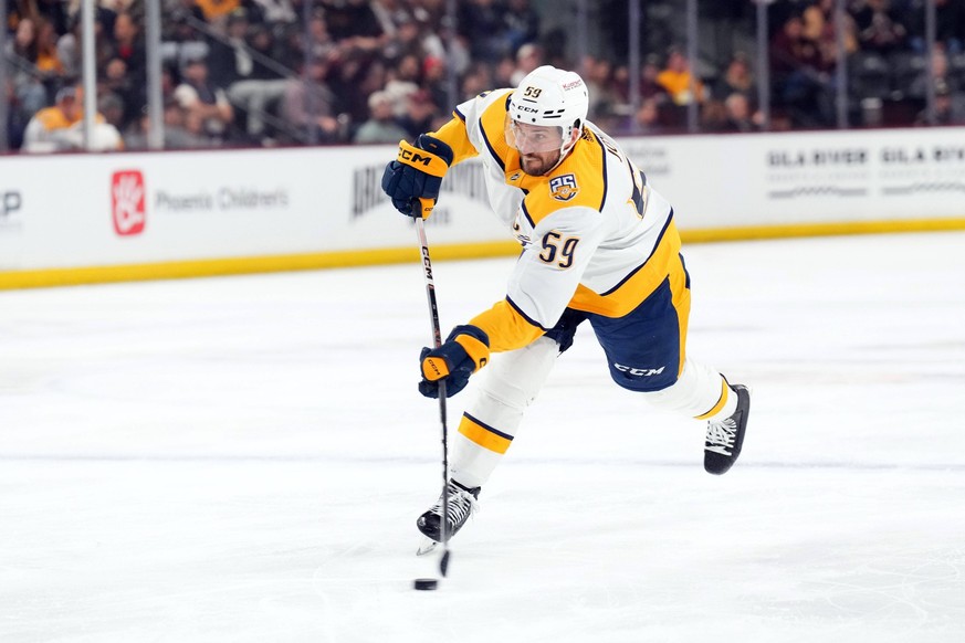 NHL, Eishockey Herren, USA Nashville Predators at Arizona Coyotes Jan 20, 2024 Tempe, Arizona, USA Nashville Predators defenseman Roman Josi 59 shoots against the Arizona Coyotes during the third peri ...