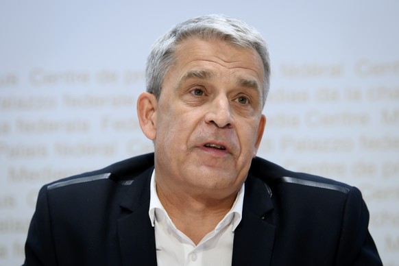Christoph Berger, Praesident, Eidgenoessische Kommission fuer Impffragen EKIF, spricht waehrend einem Point de Presse zum Coronavirus mit Fachexperten des Bundes, am Dienstag, 1. Dezember 2020 im Medi ...