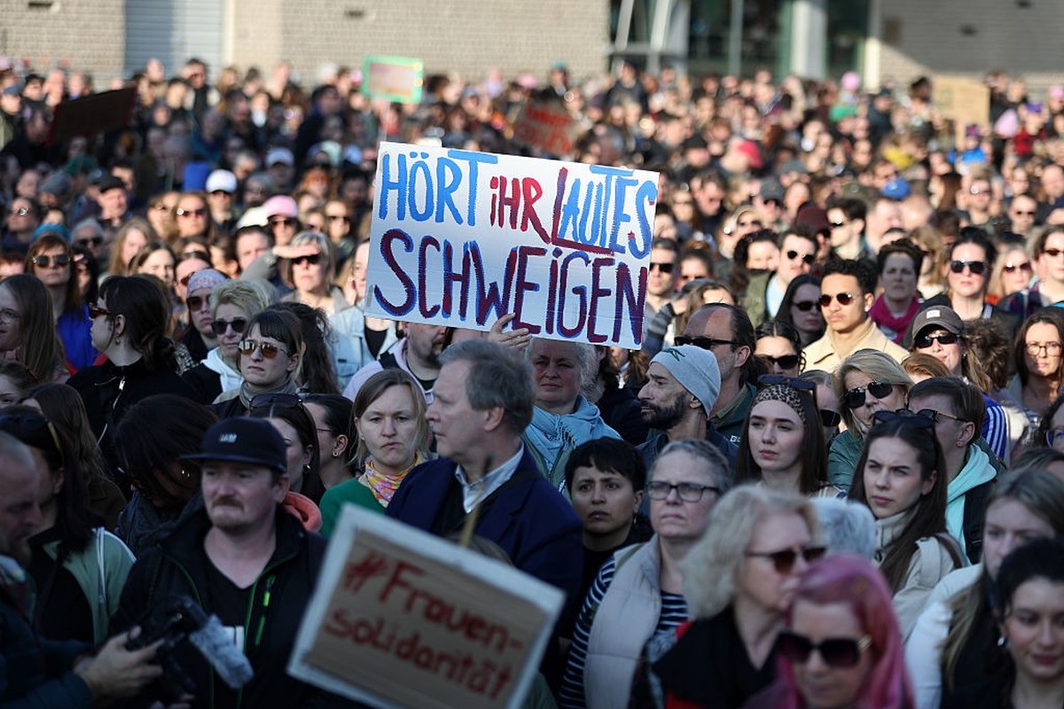BERLIN, GERMANY - MARCH 22: Women hold up placards as they take part in a demonstration in support of Actress Collien Fernandes who called for against sexual, psychological and physical violence direc ...