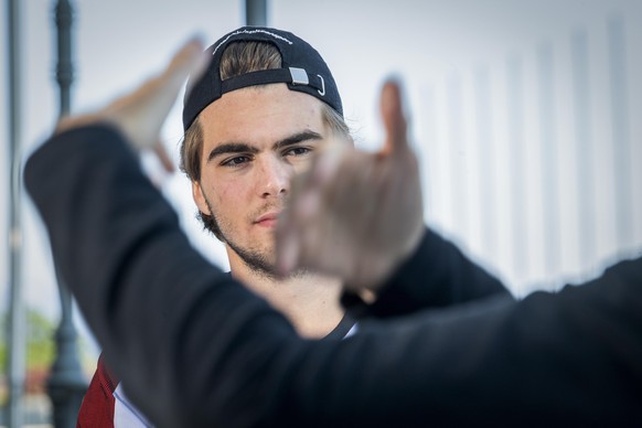 Nico Hischier ist ein Schweizer Eishockeyspieler, der seit Juli 2017 bei den New Jersey Devils aus der National Hockey League NHL unter Vertrag steht, am Montag 18. Mai 2020 in Magglingen. Foto Marcel ...