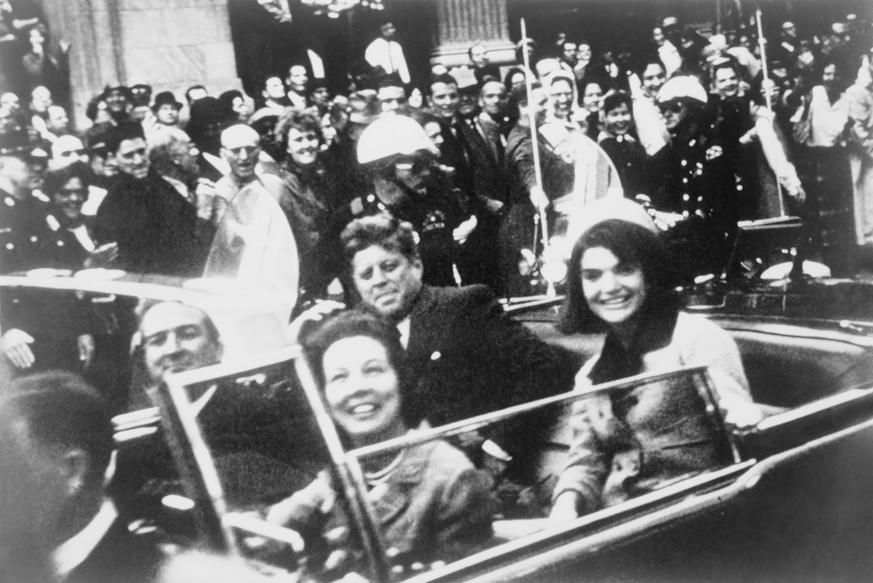 John F. Kennedy im Auto, kurz bevor er erschossen wurde.