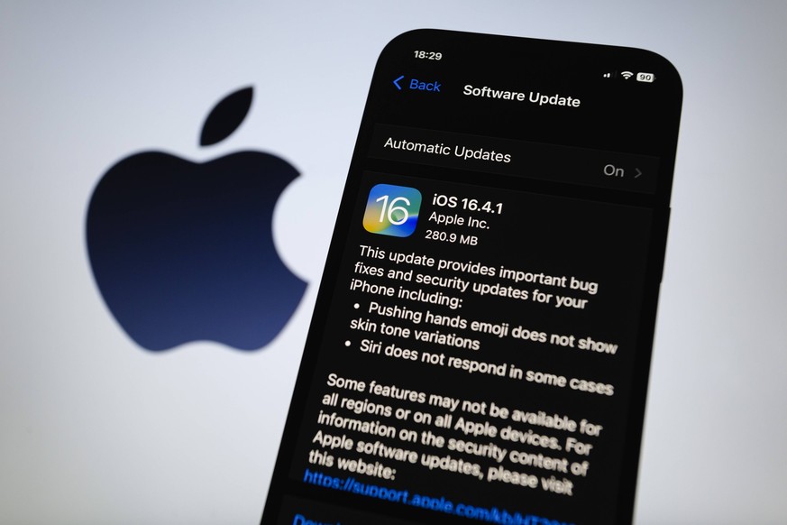 April 7, 2023, Asuncion, Paraguay: Apple releases iOS 16.4.1 on iPhone. The latest iOS update provides bug fixes and security updates. Asuncion Paraguay - ZUMAc217 20230407_zip_c217_004 Copyright: xAn ...