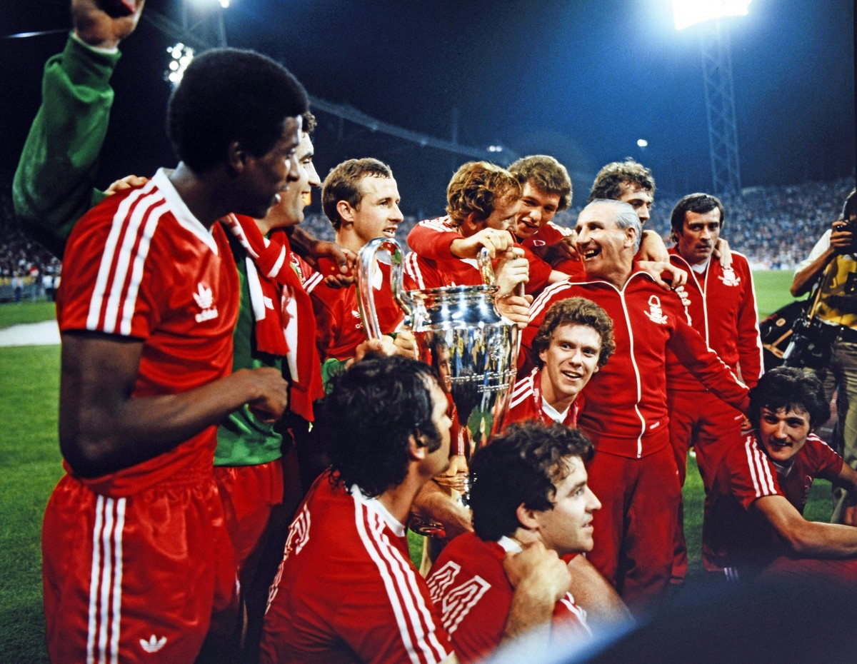 30.05.79 Nottingham Forest - Malm� FF Deutschland, M�nchen, 30.05.1979, Fussball, Europapokal der Landesmeister, Finale in M�nchen, Nottingham Forest - Malm� FF 1:0: Team Mannschaft Kader mit dem Poka ...