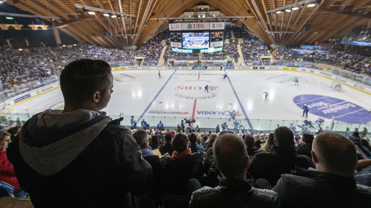 General view Eisstadion Davos during the game between HC Ambri-Piotta and Salavat Yulaev Ufa, at the 93th Spengler Cup ice hockey tournament in Davos, Switzerland, Thursday, December 26, 2019. (KEYSTO ...