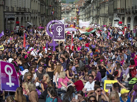 Sie SP will das Momentum des Frauenstreiks für eine Gleichstellungsinitiative nutzen. Das Thema ermittelt sie in einer Online-Abstimmung. (Archivbild)