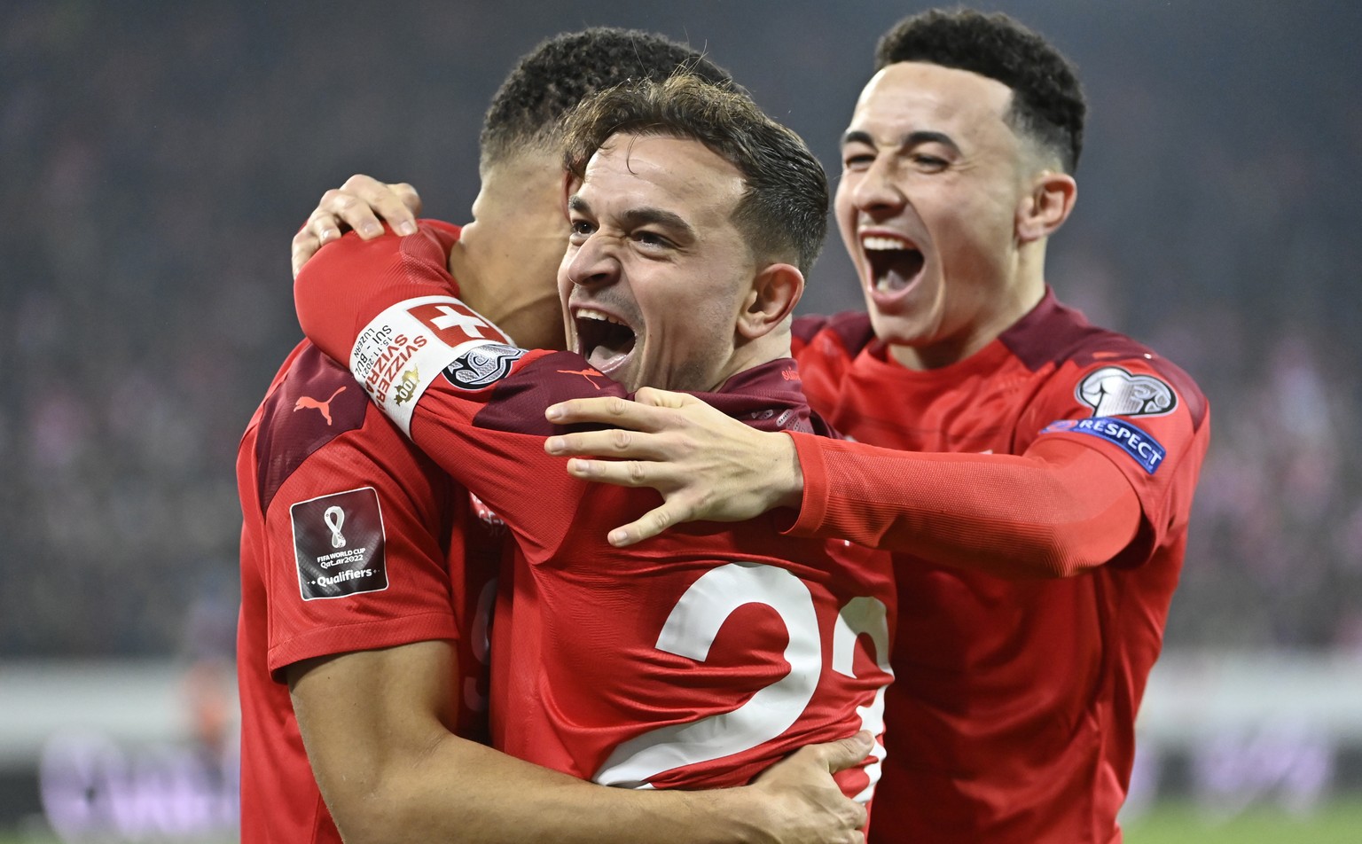 epa09584087 Switzerland&#039;s Noah Okafor (L) celebrates with teammates Xherdan Shaqiri (C) and Ruben Vargas (R) after scoring the 1-0 lead during the FIFA World Cup 2022 group C qualifying soccer ma ...