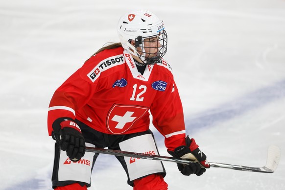 Die Schweizerin Lisa Rueedi im 4. Nationen Turnier der Frauen Eishockey Nationalmannschaft zwischen der Schweiz und Schweden, am Donnerstag, den 29. August 2024 in der Swiss Arena in Kloten..(Keystone ...