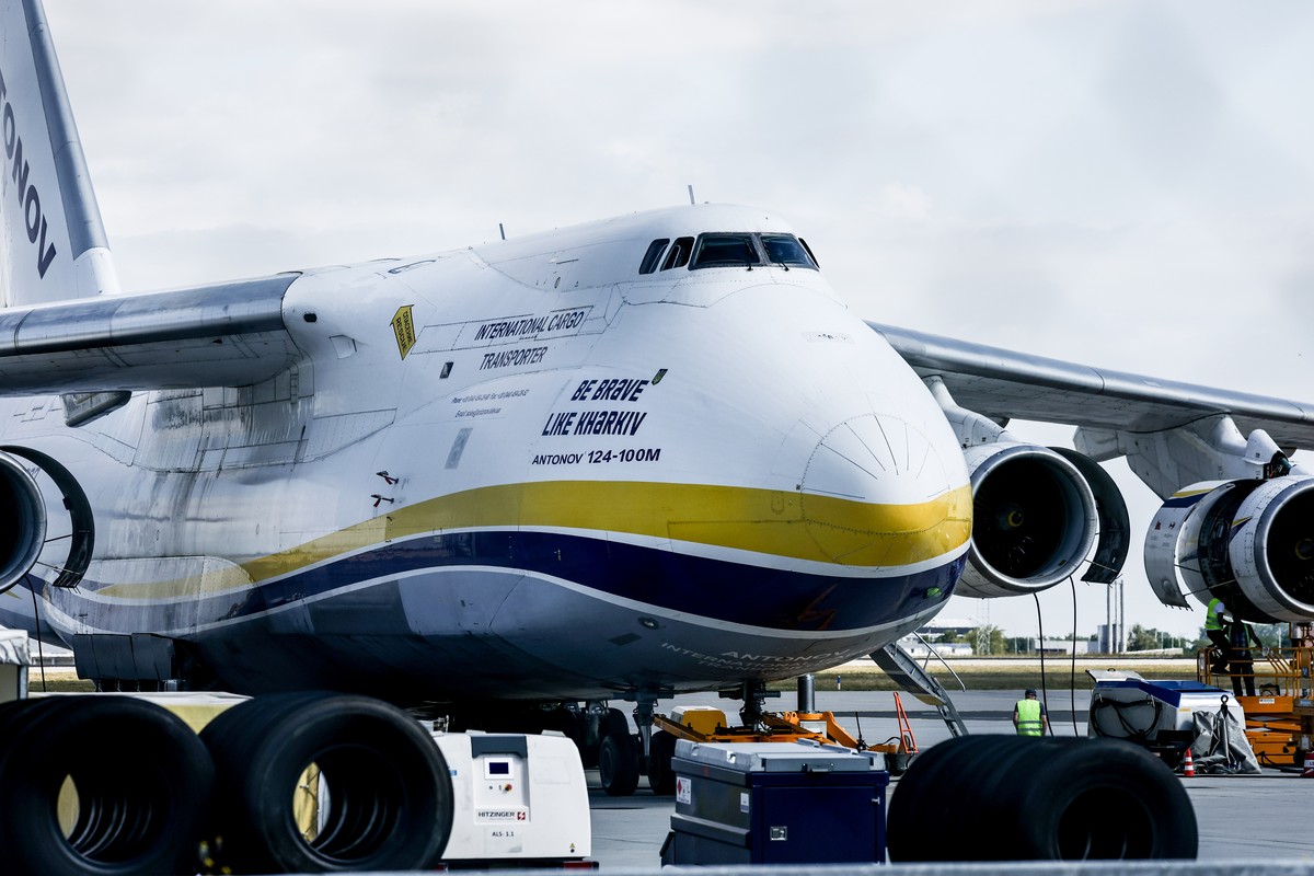 epa13153508 A Ukrainian 'Antonov' cargo plane at the Airport Leipzig-Halle, in Schkeuditz, Germany, 06 August 2026. German police issued an alert at the airport after a drone loaded with exp ...