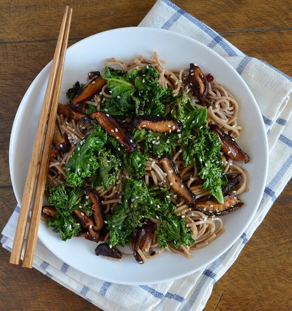 Kale und soba noodles
pinterest